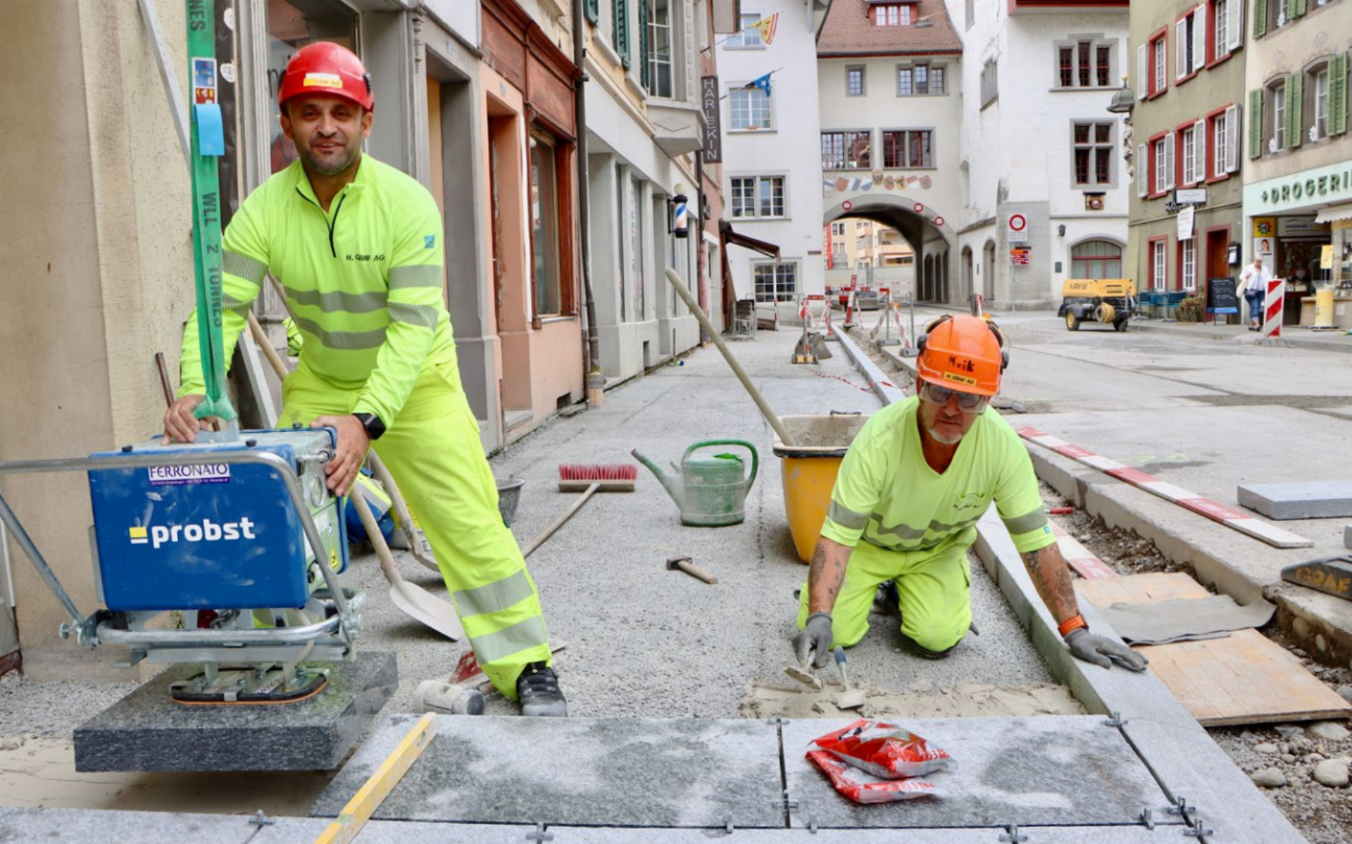 Millimeterarbeit, gepaart mit Staub und Lärm - Das Bild wird blockiert. – Möglicherweise durch einen aktiven Adblocker.
