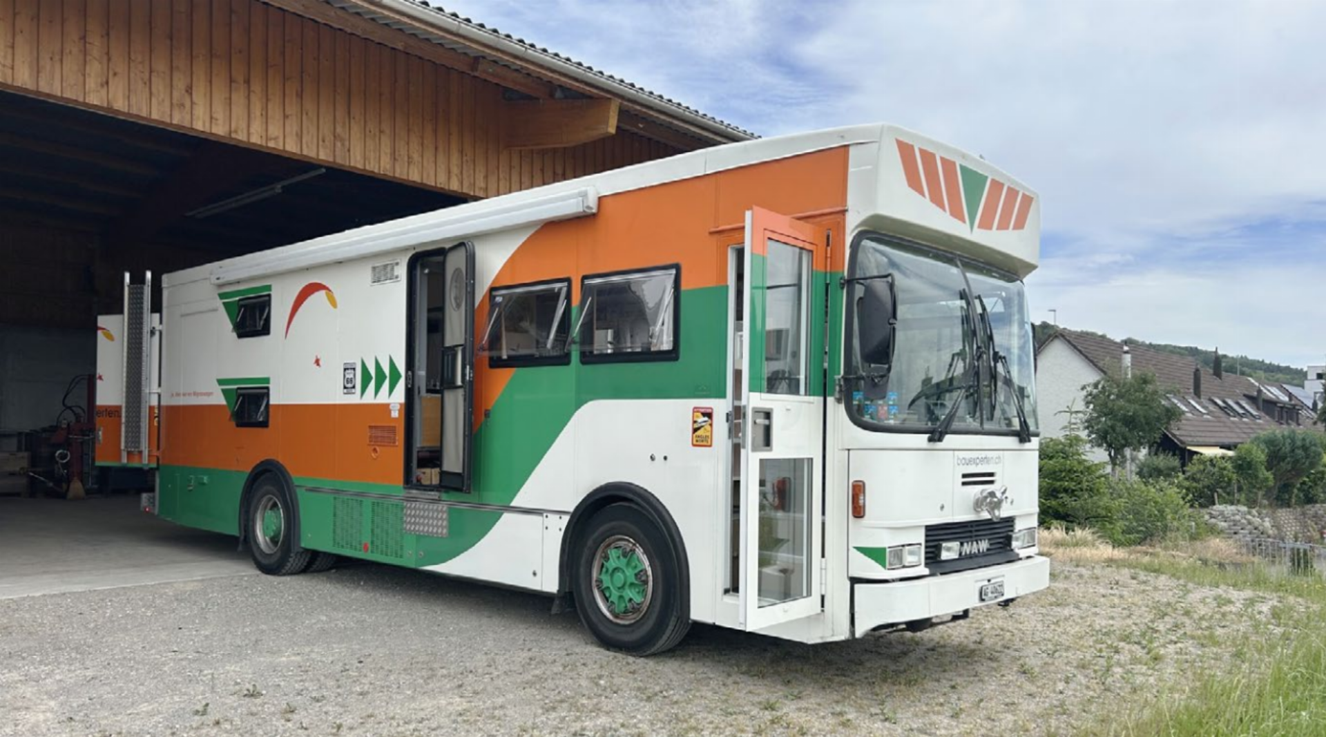 Der alte Migros-Wagen fährt in den Krieg - Das Bild wird blockiert. – Möglicherweise durch einen aktiven Adblocker.