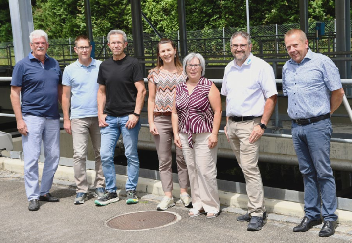 Der fünfköpfige Vorstand des Gemeindeverbands ARA Rehmatte mit Präsidentin Simone Bertschi (4. von links), rechts ARA-Betriebsleiter Thomas Schluep und Richard Schraner, Leiter Finanzen und Steuern von Fislisbach. Fotos: zVg