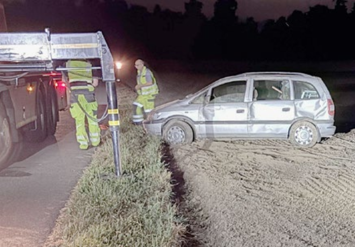 Das Auto im Feld. Foto: Kapo Das Auto im Feld. Foto: Kapo