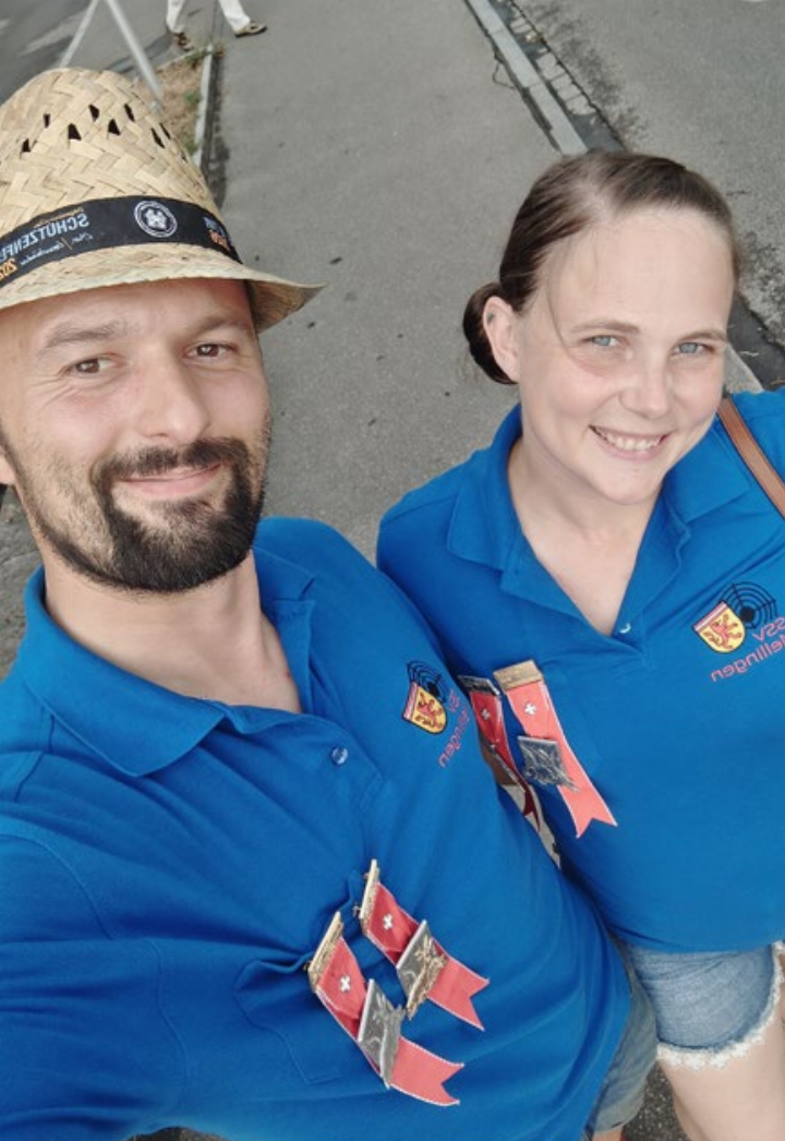 Benjamin Beyreuther ist Sportschütze und Jungschützenleiter. Mit auf dem Foto ist Vereinskollegin Lara Nell. Foto: zVg Benjamin Beyreuther ist Sportschütze und Jungschützenleiter. Mit auf dem Foto ist Vereinskollegin Lara Nell. Foto: zVg