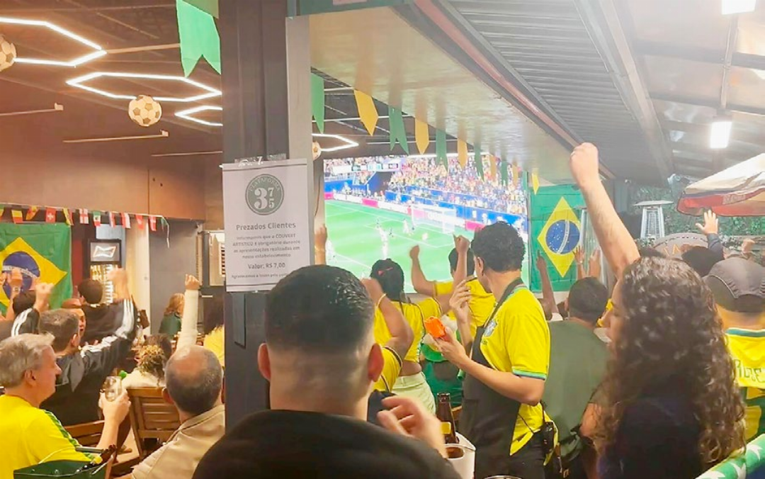 So jubelten die Brasilianer beim Sieg gegen Haiti in Rios Beizen. So jubelten die Brasilianer beim Sieg gegen Haiti in Rios Beizen.