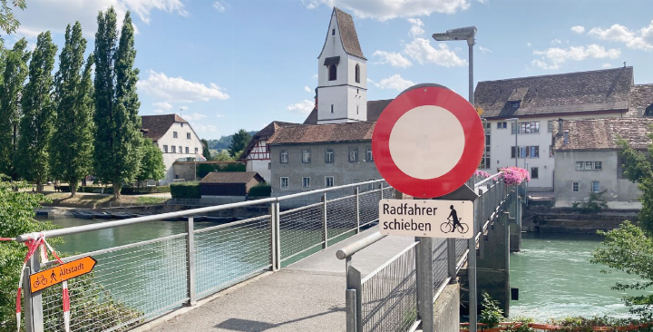 Das Fahrverbot beim Städtlisteg gibt weiter zu reden. Am Anfang der Bauarbeiten war es noch nicht rechtsgültig, die Tafeln wurden trotzdem aufgehängt. Dies beanstandet ein ehemaliger Mellinger Gemeindeschreiber. Foto: mbe