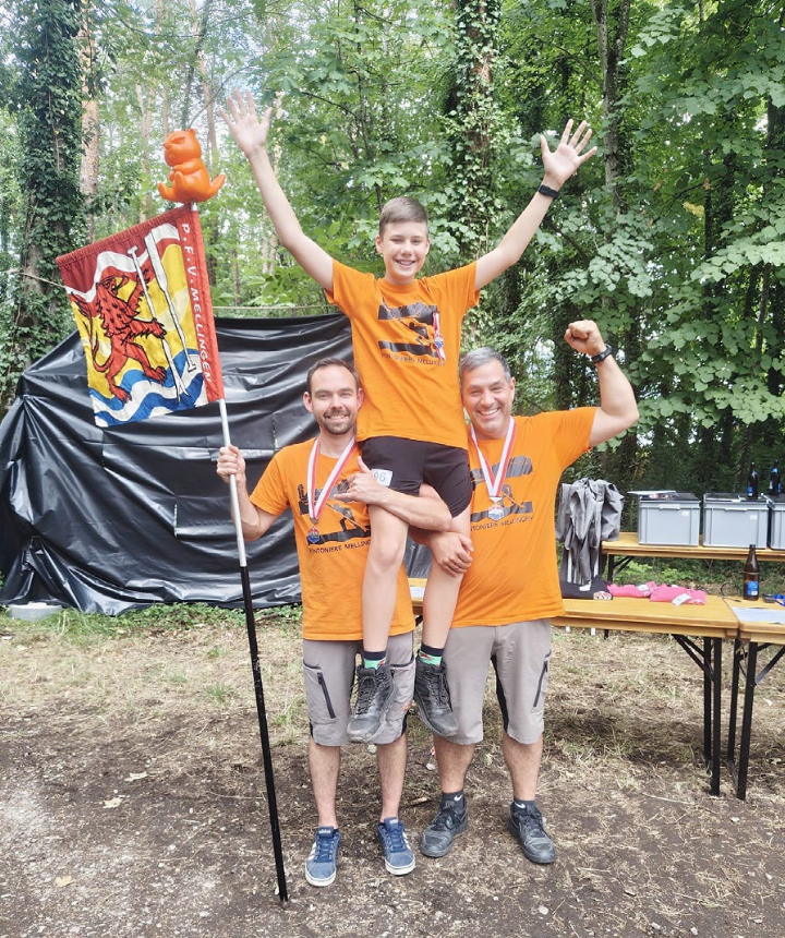 Von links nach rechts: Dominic Dietiker (Rang 2 Kategorie C), Jamie Briner (Kranzabzeichen Kategorie I) und Remo Häni (2. Rang Kategorie C). Foto: zVg