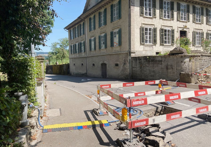 Die Wasserleitungen wurden beim Landgut Lindenhof (r.) erneuert. Fotos: mbe