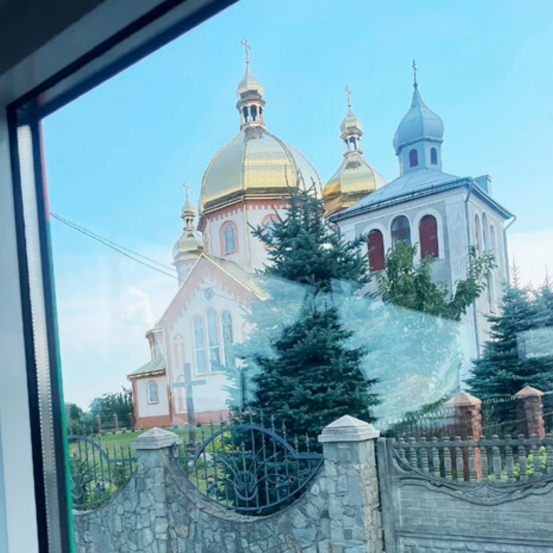 «In der Ukraine sehen wir Kirchen mit vergoldeten Kuppeln, der Groove der Häuser erinnert an Russland.» «In der Ukraine sehen wir Kirchen mit vergoldeten Kuppeln, der Groove der Häuser erinnert an Russland.»