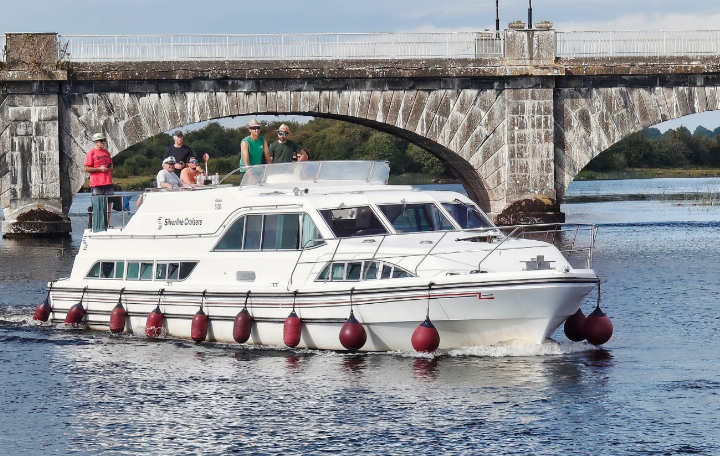 Mit zwei solchen Booten waren die Mellinger Pontoniere auf dem Shannon unterwegs. Fotos: zVg