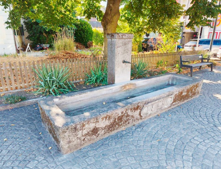 Fislisbach hat das Wasser in den Dorfbrunnen abgestellt. Auf dem Foto der Brunnen bei der Einmündung Dorf-/ Badenerstrasse. Foto: zVg