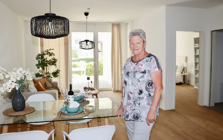 Christina Seiler in der Musterwohnung von «Belano Zuhause». Sie freut sich bereits auf ihren Umzug. Fotos: dg/zVg Christina Seiler in der Musterwohnung von «Belano Zuhause». Sie freut sich bereits auf ihren Umzug. Fotos: dg/zVg
