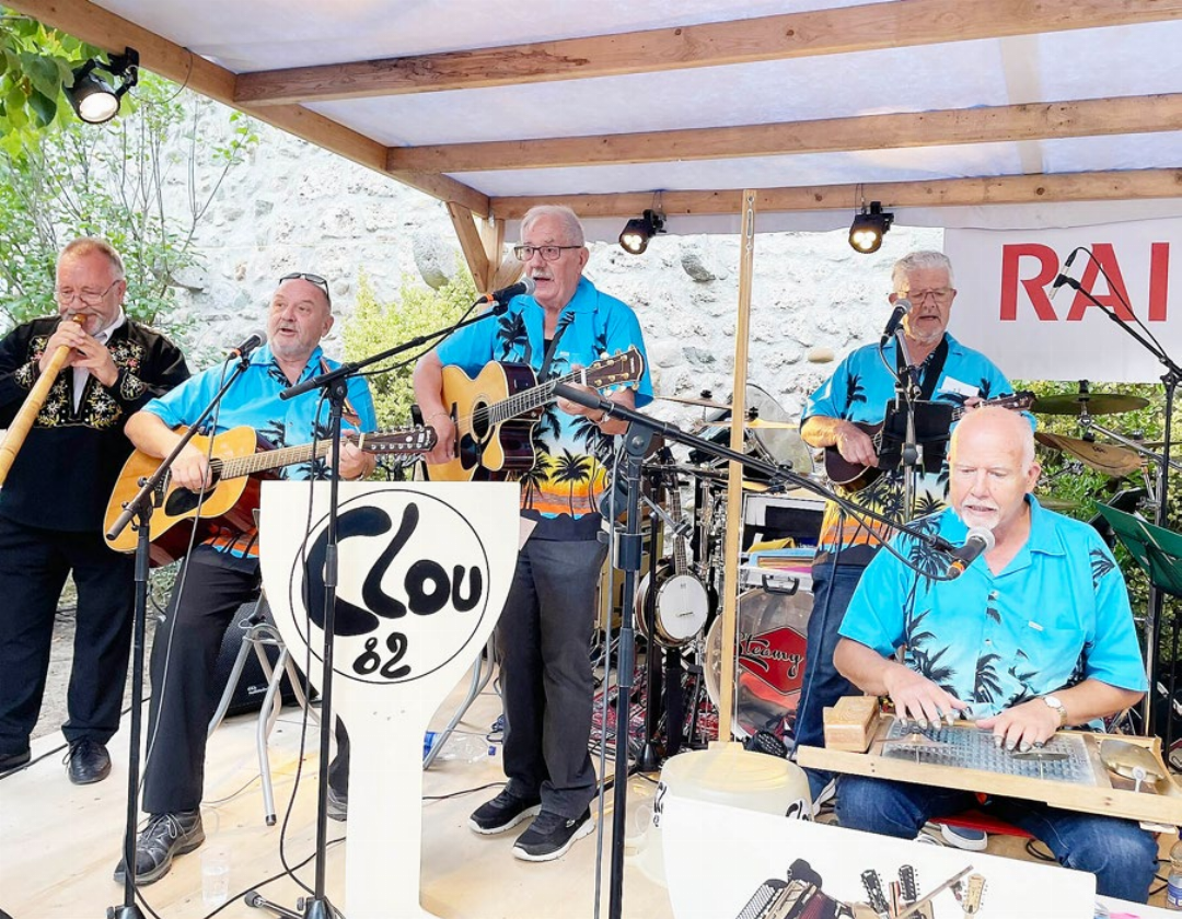 «Clou 82» spielte Stimmungslieder am laufenden Band. «Clou 82» spielte Stimmungslieder am laufenden Band.