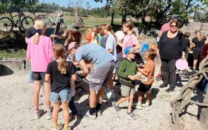 Verpflegung vom Grill für die Helferinnen und Helfer am vergangenen Samstag. Fotos: zVg