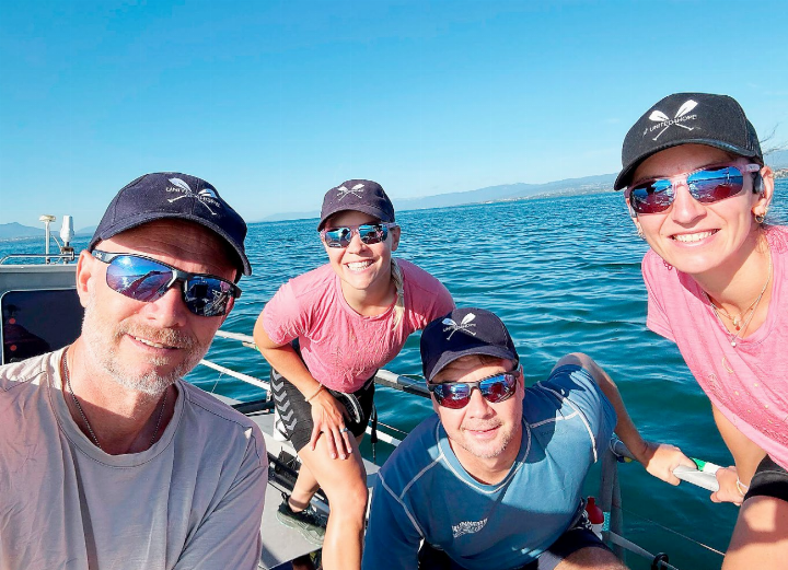 Pascal Bircher, Valerie Zellweger, Eivind Helland und Manuela Wettstein auf dem Genfersee. Foto: zVg