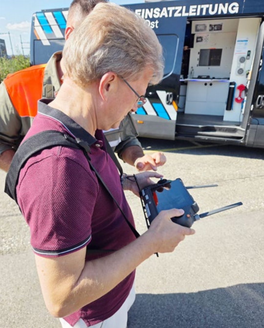 Der Journalist durfte die Drohne auch einmal kurz steuern. Eine aufregende Sache! Foto: zVg Der Journalist durfte die Drohne auch einmal kurz steuern. Eine aufregende Sache! Foto: zVg