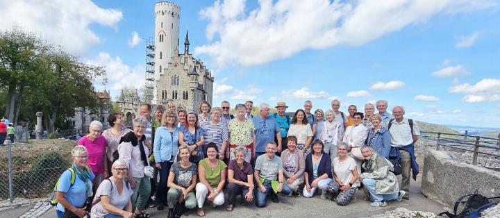 Der Kirchenchor Niederwil auf seiner Reise. Er besuchte das Schloss Lichtenstein in Unterhausen. Foto: zVg