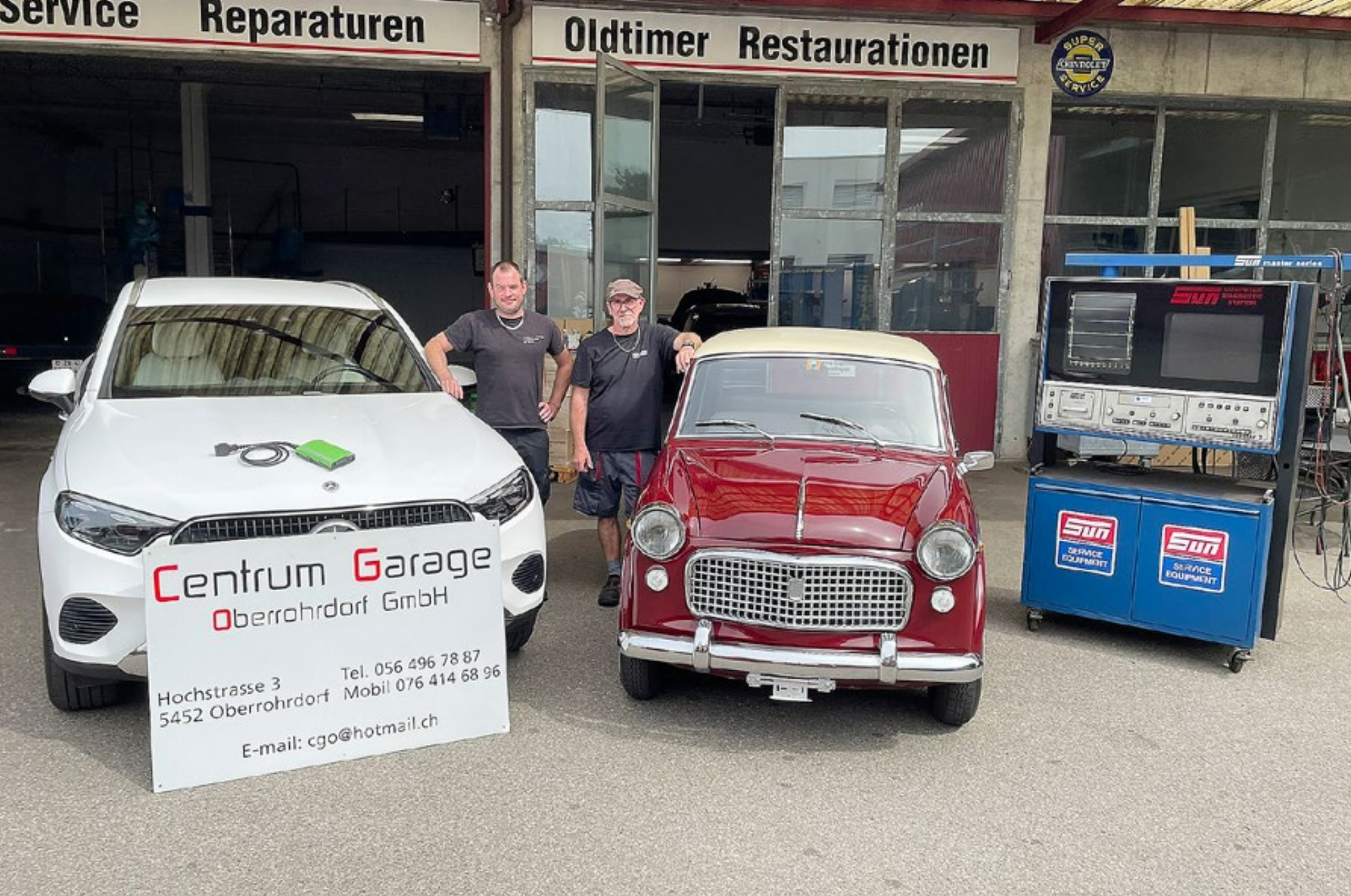 Alltagsautos und Oldtimer unter einem Dach - Das Bild wird blockiert. – Möglicherweise durch einen aktiven Adblocker.