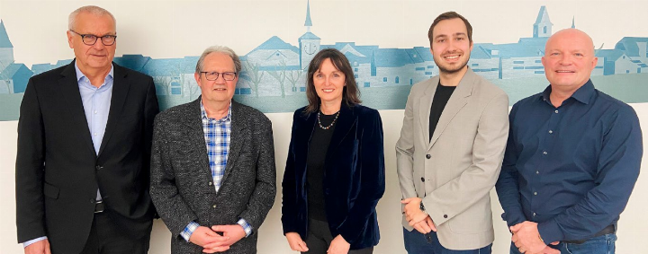 Der Mellinger Stadtrat: Von links, Peter Suter (FDP, neu), Hanspeter Koch (Mittepartei), Györgyi Schaeffer (Stadtpräsidentin, parteilos), Silvan Herzig (Vizestadtpräsident, parteilos) und Martin Huber (parteilos). Foto: zVg
