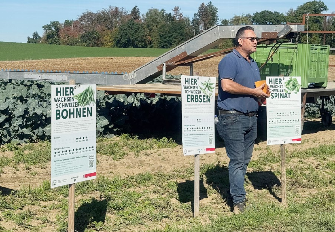 Landwirt Daniel Habegger erklärte den modernen Gemüse-Anbau. Fotos: zVg Landwirt Daniel Habegger erklärte den modernen Gemüse-Anbau. Fotos: zVg