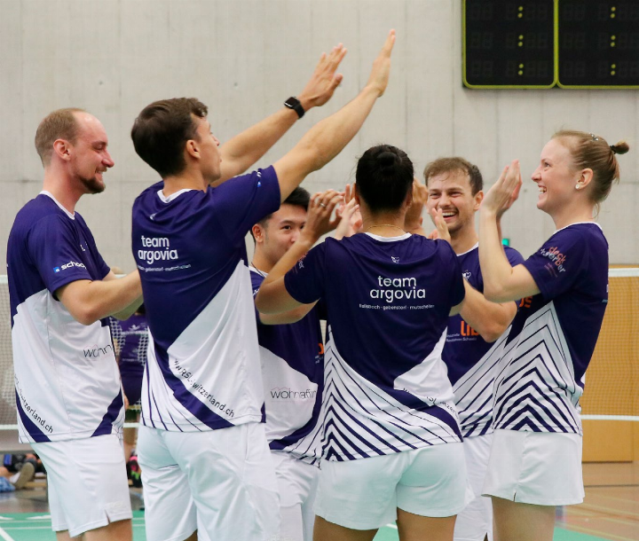 Dem NLA-Team mit Ronja Stern vom BC Fislisbach (ganz rechts) gelang ein Saisonauftakt nach Mass. Foto: zVg