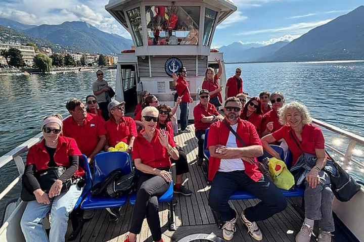 Gemütlich schipperten die Mitglieder der Bühne Mägenwil über den Lago Maggiore zu den Brissago-Inseln. Foto: zVg
