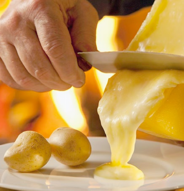 Ein feines Raclette geniessen Foto: zVg Ein feines Raclette geniessen Foto: zVg