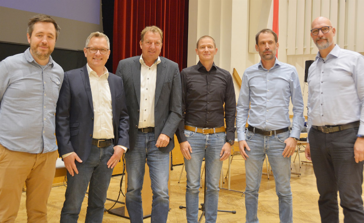 Fünf Kantonsvertreter informierten über die Verkehrsplanung im Raum Mutschellen-Reusstal-Kelleramt: Von links Jonas Lucas, Kantonsingenieur Dominik Studer, Stefan Bossard (er ist der Präsident des Regionalplanungsverbands MRK), Dominik Kramer, Daniel Fagone und Martin Bühler. Fünf Kantonsvertreter informierten über die Verkehrsplanung im Raum Mutschellen-Reusstal-Kelleramt: Von links Jonas Lucas, Kantonsingenieur Dominik Studer, Stefan Bossard (er ist der Präsident des Regionalplanungsverbands MRK), Dominik Kramer, Daniel Fagone und Martin Bühler.