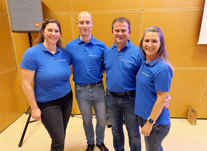 Der Gemeinderat freute sich über die gut besuchte Infoveranstaltung: Nicole Kaspar, Diego Sandmeier, Vizeammann Christoph Schott und Frau Gemeindeammann Simone Bertschi (von links). Es fehlt: Rony Füglistaller. Foto: mbe Der Gemeinderat freute sich über die gut besuchte Infoveranstaltung: Nicole Kaspar, Diego Sandmeier, Vizeammann Christoph Schott und Frau Gemeindeammann Simone Bertschi (von links). Es fehlt: Rony Füglistaller. Foto: mbe
